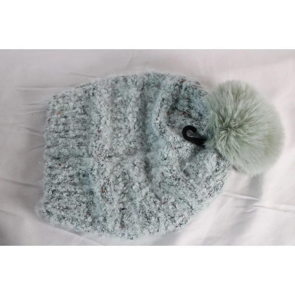 David and Young Mint Green Knit‎ Beanie Faux Fur Pom Pom Winter Hat NWT